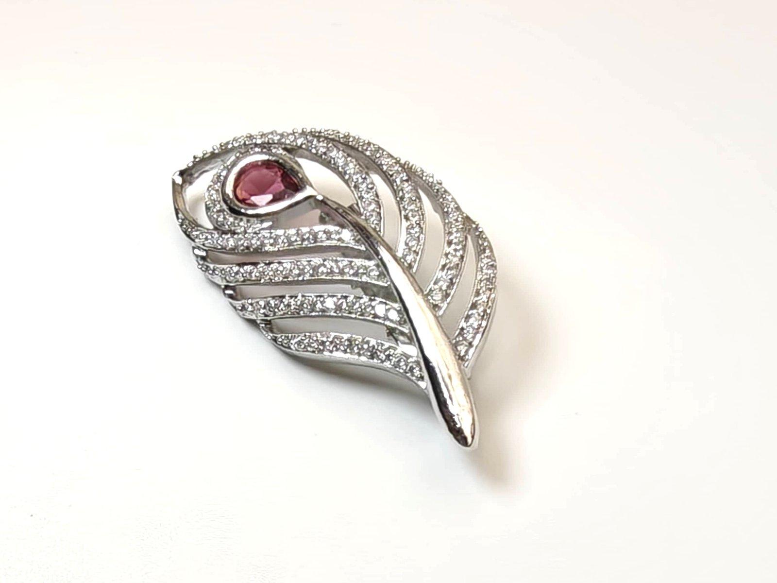 Coatpin  Feather