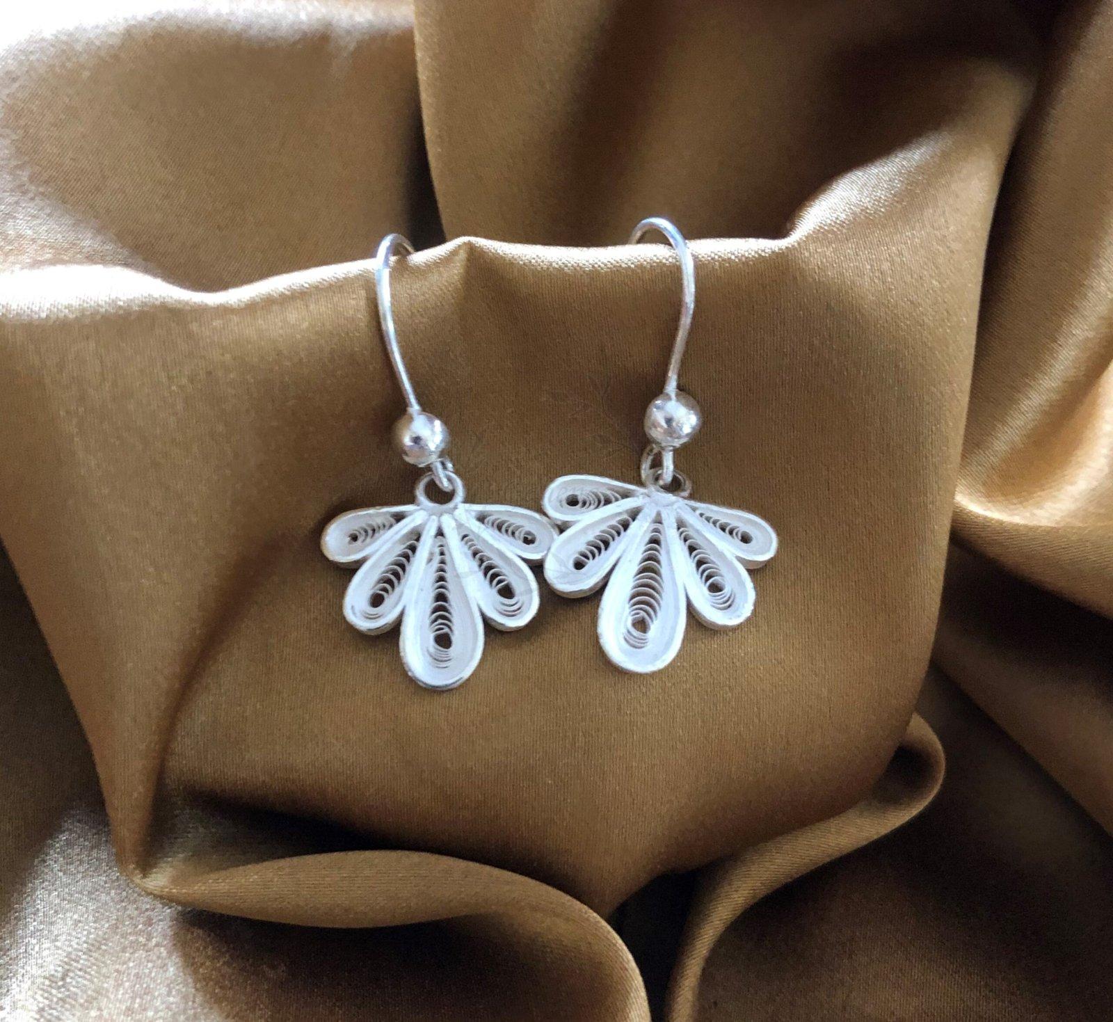 Damaynti Dangle Earring view 3