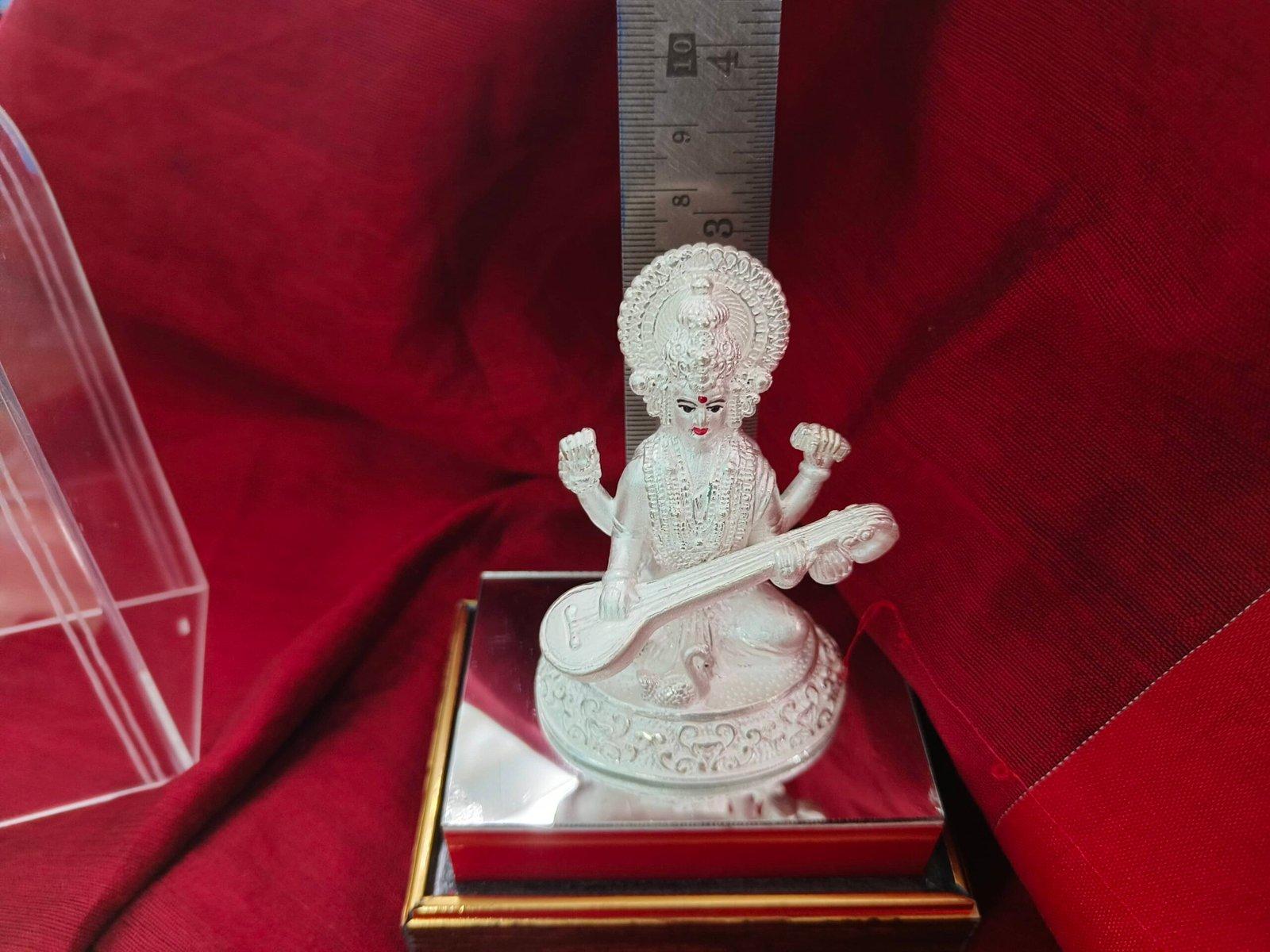 Saraswati / सरस्वती Idol view 3
