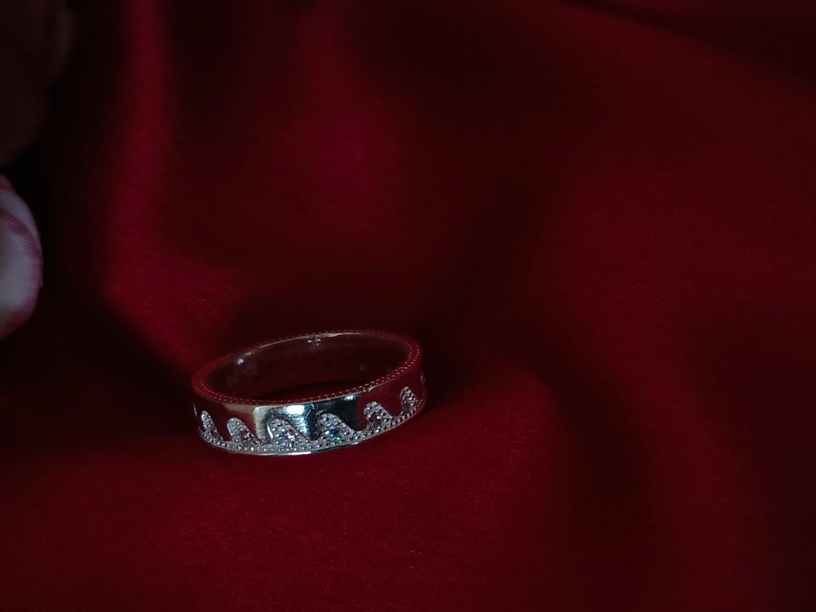 Swish Finger Ring