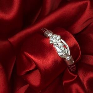 Alternative view of MonMohini Silver Pola/Pola Badhano Red 2.3