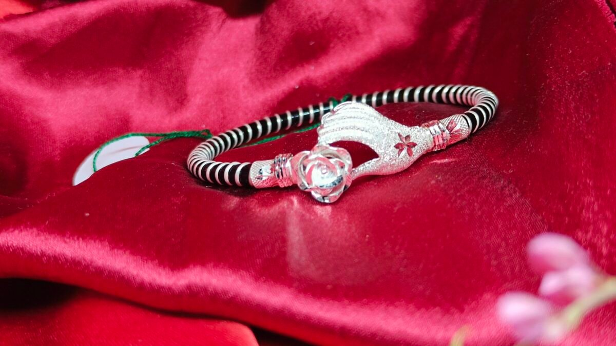 Gahenaz Silver Parijat Loha Noa Iron Bangle Kada