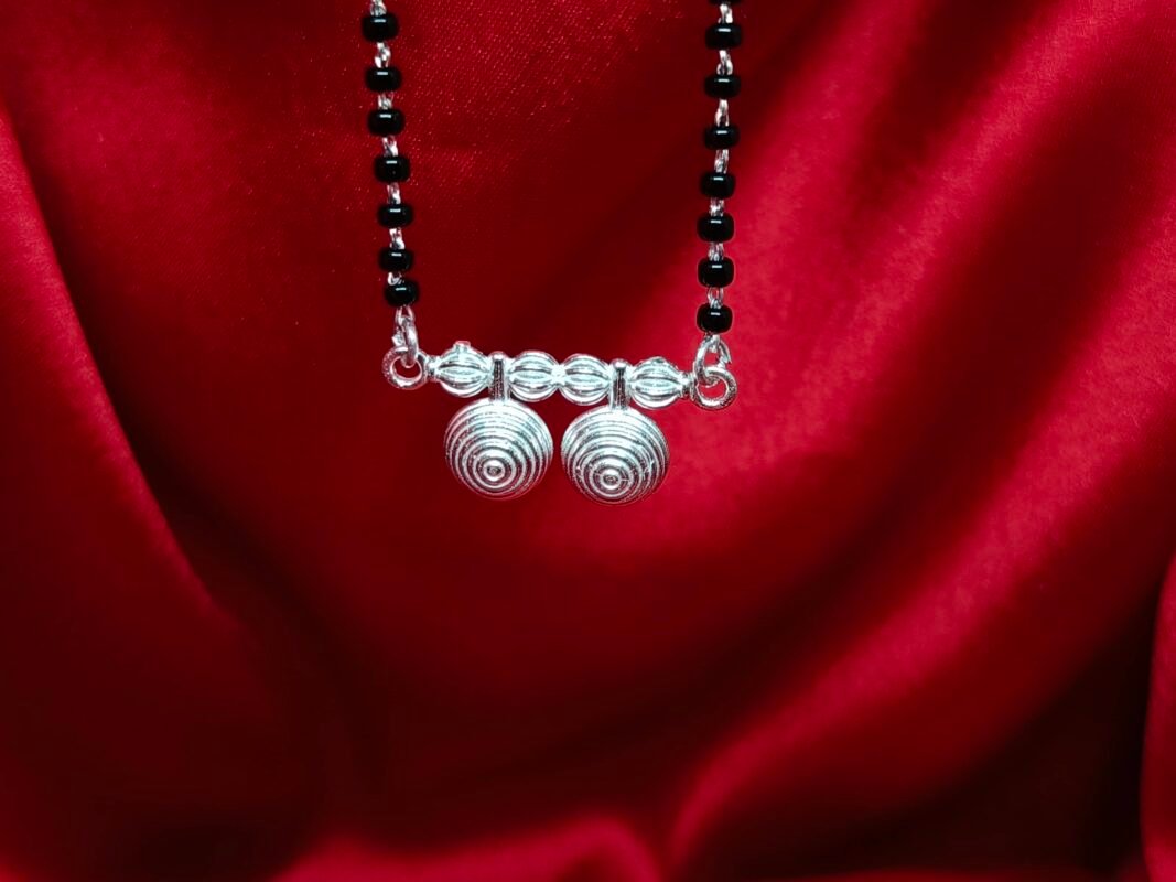 Hoya Mangalsutra - Gahenaz Silver: Timel...