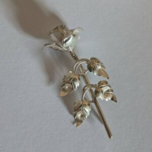 Coat pin rose