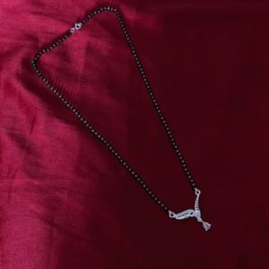 Alternative view of Piya Mangalsutra